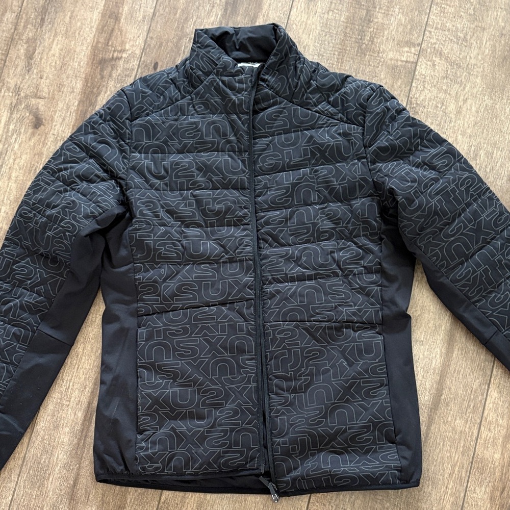 2XU Black Quilted Jacket with Text Design